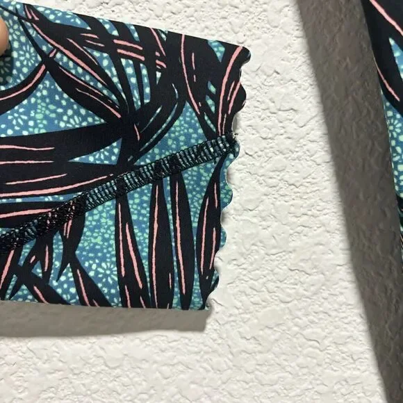 Lululemon Tigh Stuff Tight Palm Lace Tofino Teal Womens Size 4 Leggings scallop - Picture 10 of 14